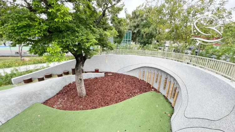 台中親子景點推薦，可以待一整天的公園：南興公園必玩共融遊戲場＆戶外野餐、慶生好選擇 Ⅰ 米奇樹、落雨松打卡景點IMG  x