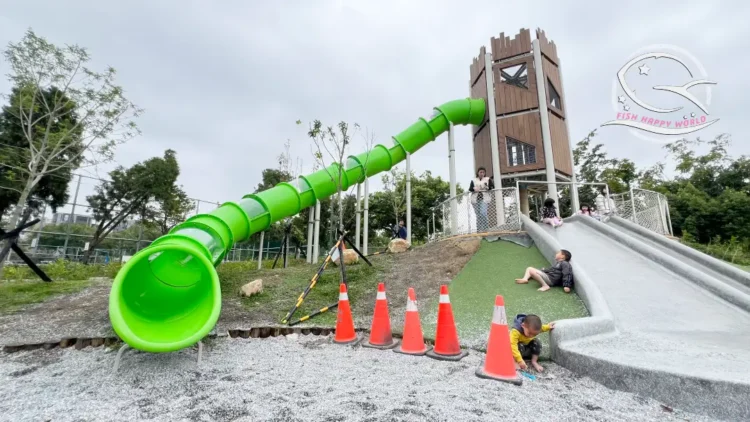台中親子景點推薦，可以待一整天的公園：南興公園必玩共融遊戲場＆戶外野餐、慶生好選擇 Ⅰ 米奇樹、落雨松打卡景點IMG  x
